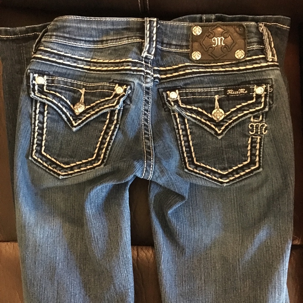 Signature Boot Cut Size 26/32
Ladies MissMe Jeans